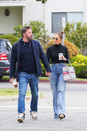 Santa Monica, CA - *EXCLUSIVE* - Ben Affleck and Jennifer Lopez coordinate in denim as the two enjoy their coffee while starting their day. Jlo wore high-waisted flared jeans paired with a high-necked top and wedges. The singer wore a sleek Christian Dior tote for the outing and swept her hair into a high bun. Pictured: Ben Affleck , Jennifer Lopez BACKGRID USA MAY 9, 2023 USA: +1 310 798 9111 / usasales@backgrid.com UK: +44 208 344 2007 / uksales@backgrid.com *UK Customers - Images containing children, please pixelate the face first publication*